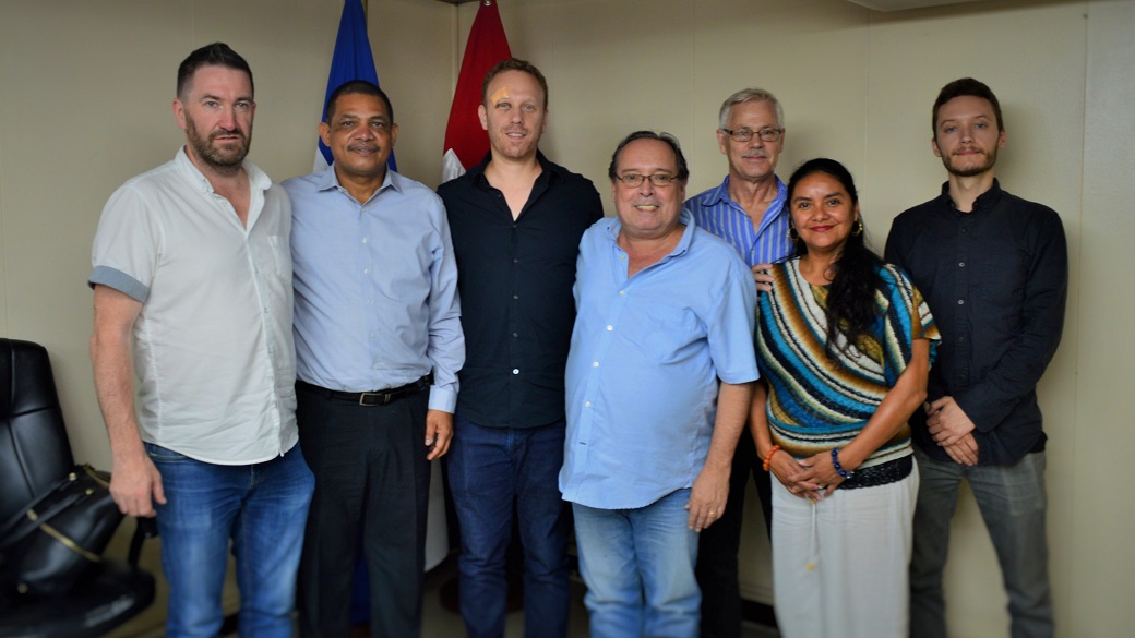 Encuentro de periodistas internacionales con ministro de Hacienda y Crédito Público