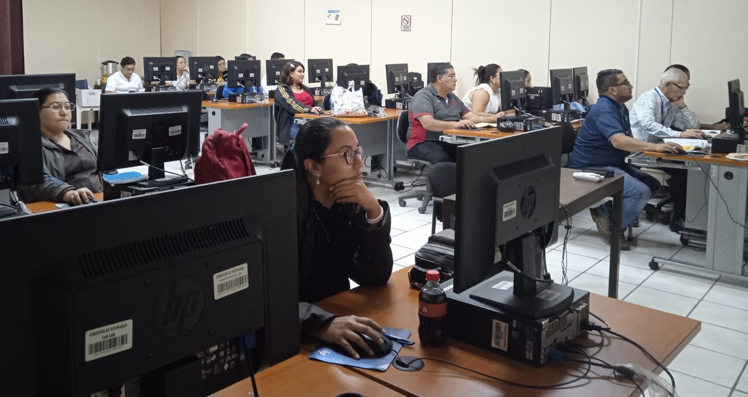Ministerio de Hacienda Y Crédito Público impulsa el fortalecimiento profesional de servidoras y servidores públicos.